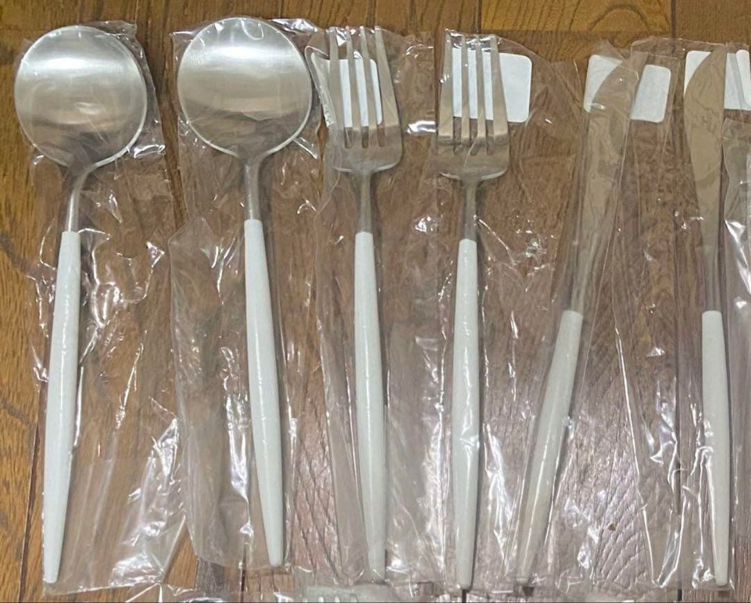 クチポール カトラリーセット　ホワイトxシルバー　ブラックxシルバー