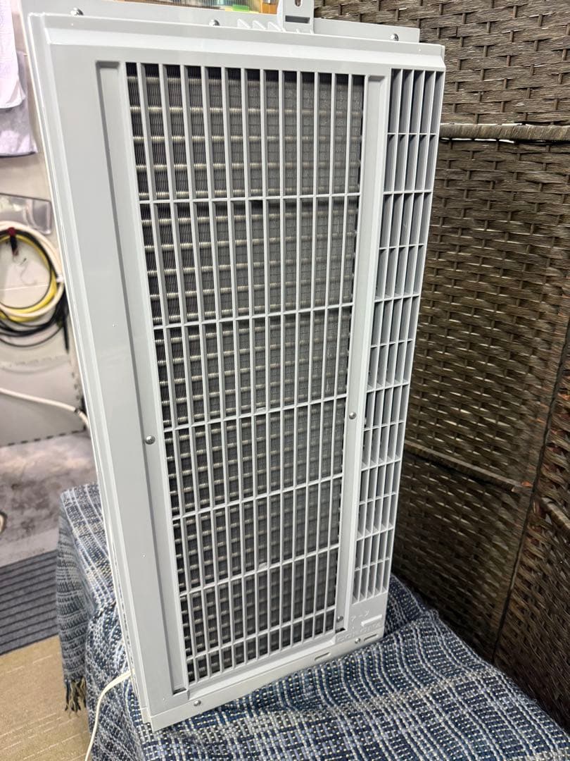 【超美品】コロナ　冷暖房兼用　窓用エアコン　ウインドエアコン　CWH-A1822