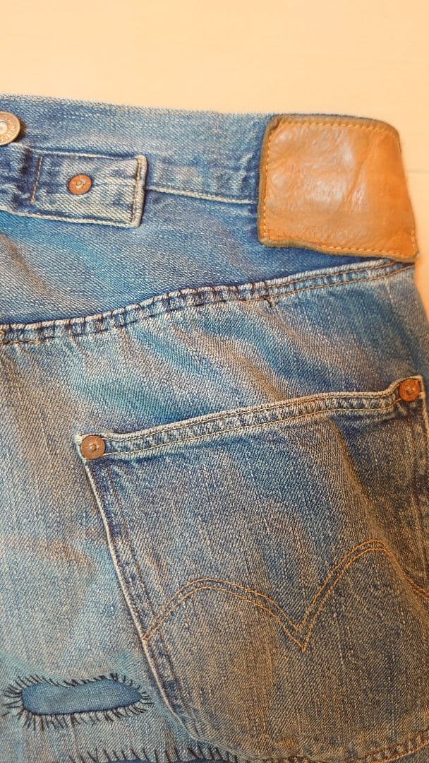 接戦　Levi's ダメージ加工 デニム