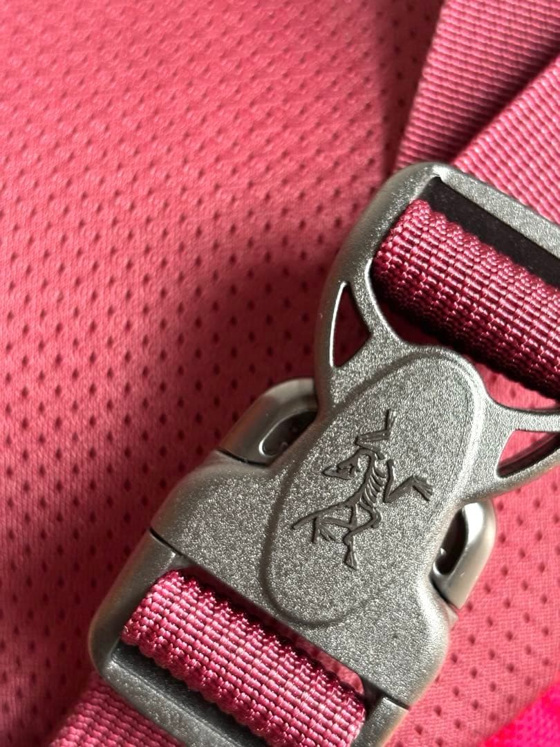 ほぼ未使用⭐︎アークテリクス マカ ショルダーバッグ ピンク ウエストポーチ