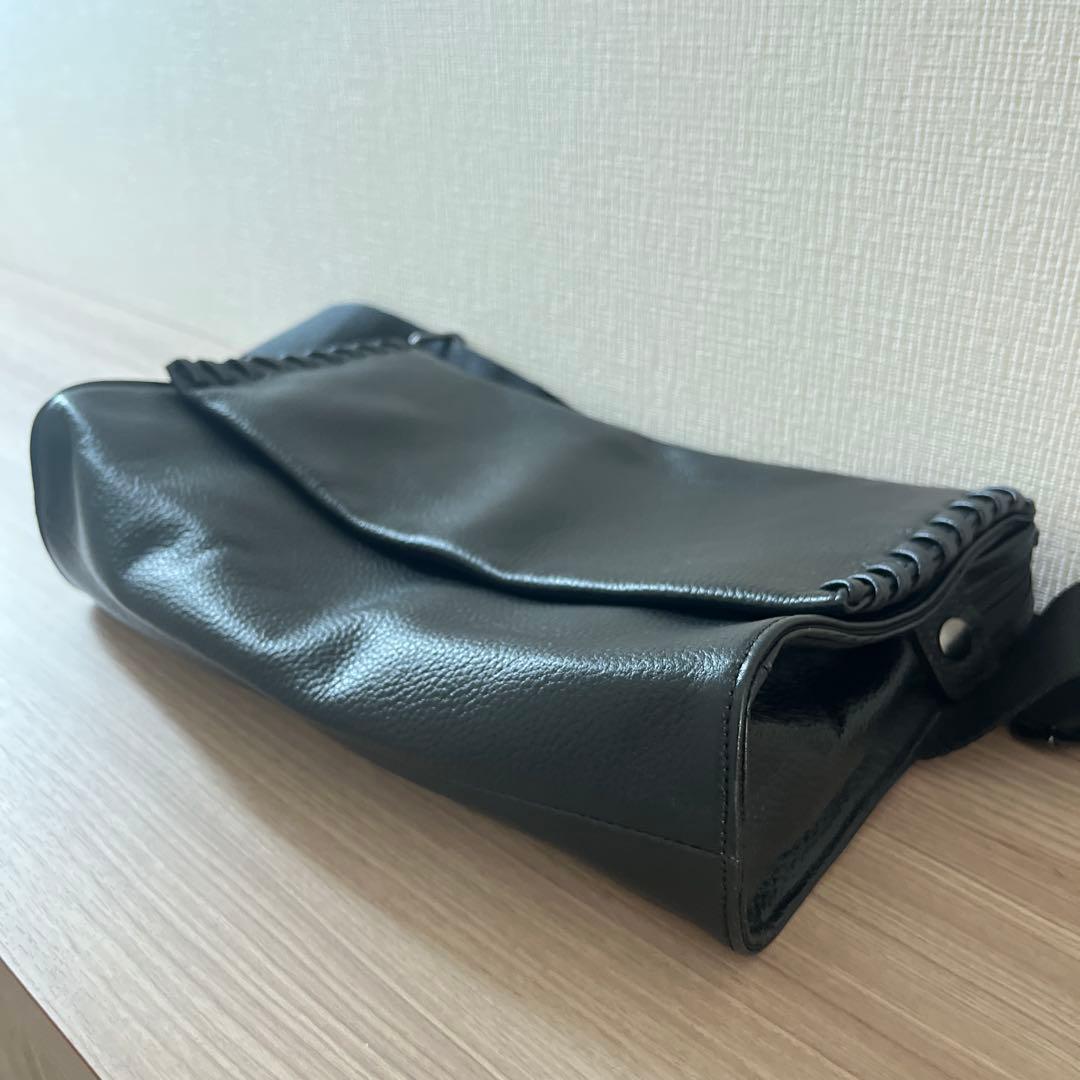 ear PAPILLONNER 黒 レザー ショルダーバッグ 編み込みデザイン