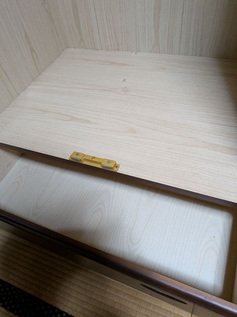 ブラウン クローゼット 花柄装飾付き