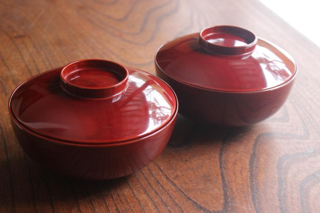 極小傷あり！極上紅溜塗にモダン松竹梅蒔絵のお椀2点（検輪島塗京塗蒔絵椀雑煮椀