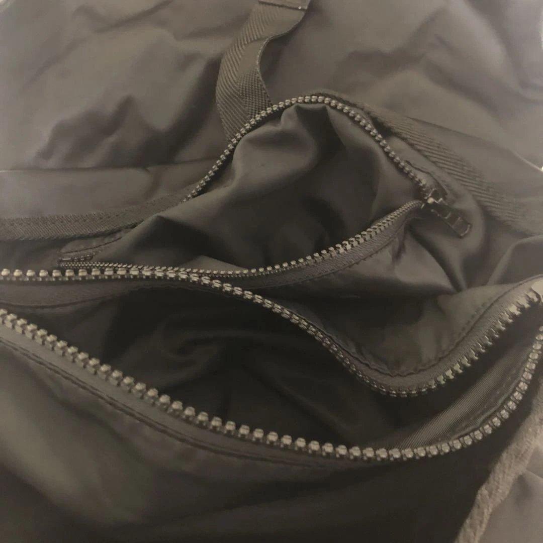 ワイズ　ショルダーバッグ