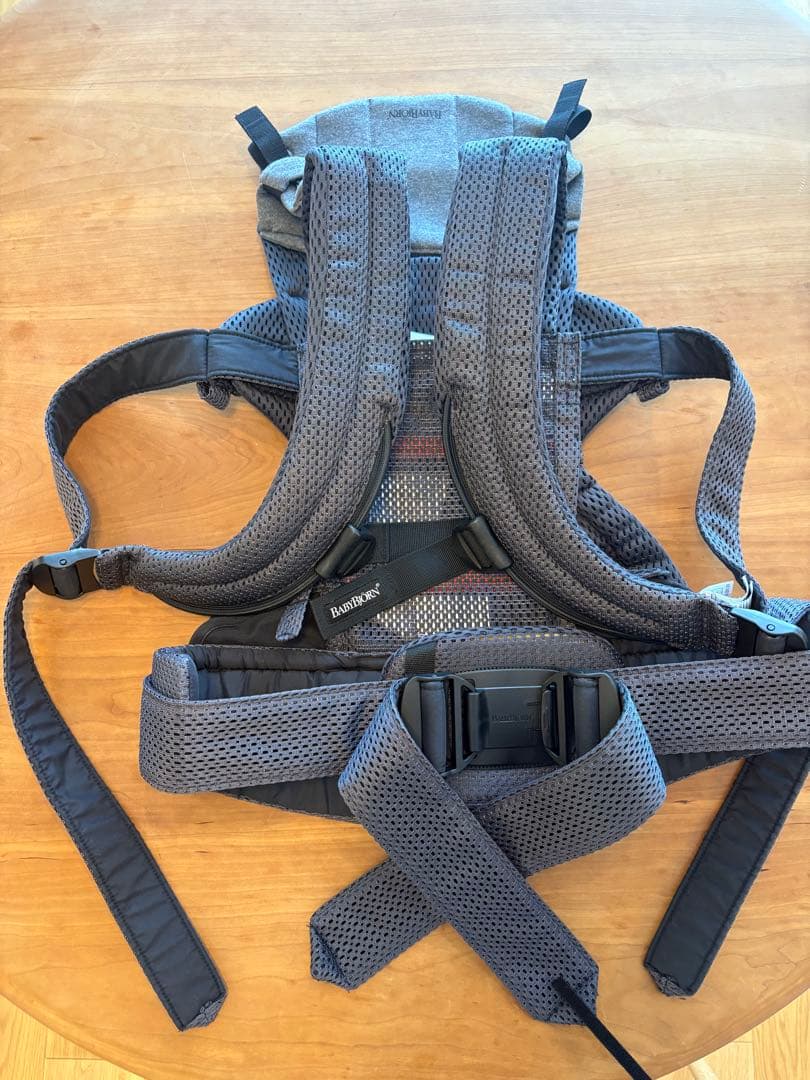 美品！ベビービョルン 抱っこ紐 ベビーキャリア ハーモニー メッシュ