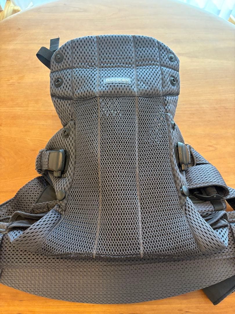 美品！ベビービョルン 抱っこ紐 ベビーキャリア ハーモニー メッシュ