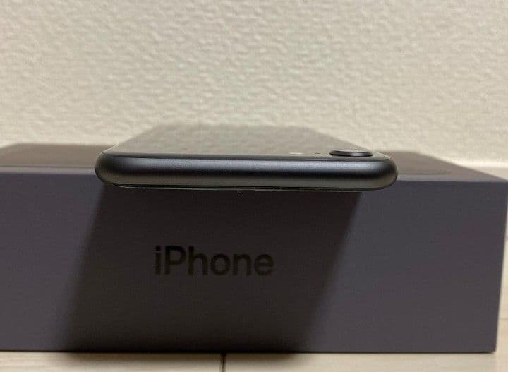 ■美品■iPhone8 64GB SIMフリー　本体　docomo