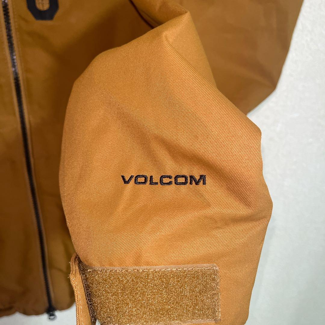 【一度使用美品】VOLCOM スノボウェア　上　23-24 型落ち　Mサイズ
