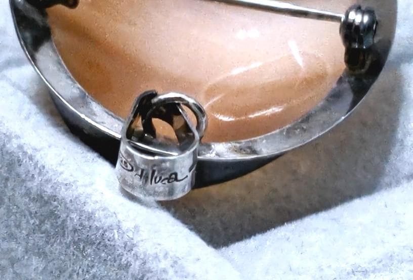 サルバトーレフェラガモ　シェルカメオSV925ブローチ／トップ箱付き　39360