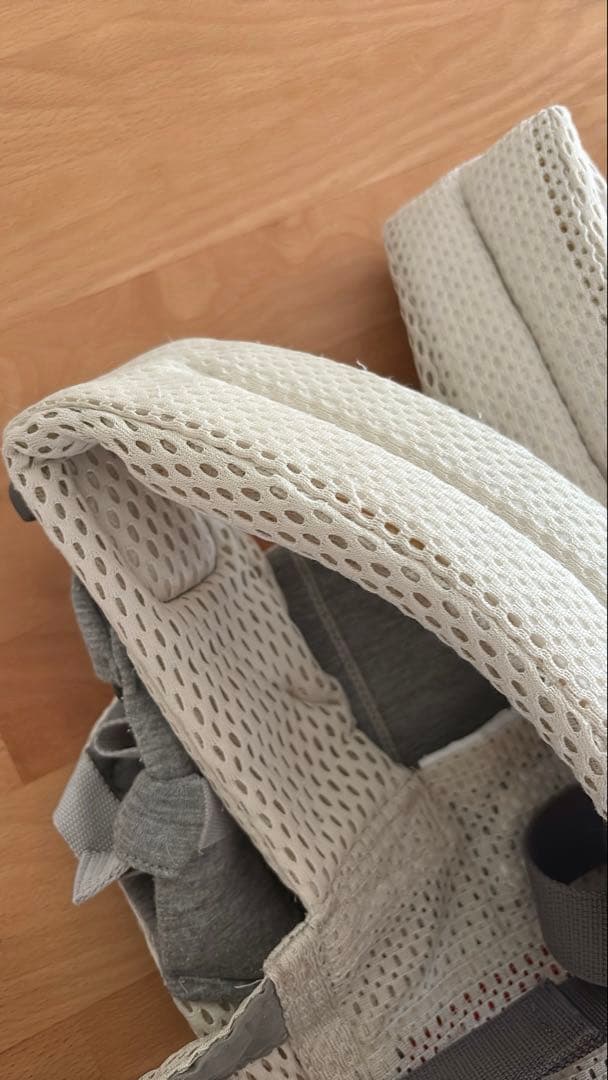 【Baby bjorn】抱っこ紐　ハーモニー　説明書、箱付き　メッシュ　クリーム