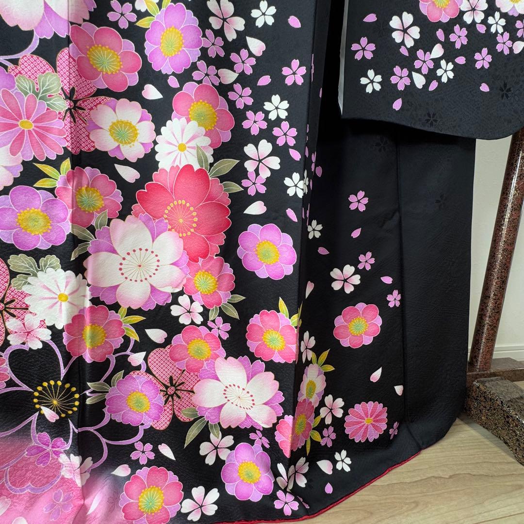 超美品　正絹　現代振袖　成人式　着物　正絹　172 黒　ピンク　刺繍　美しい花柄