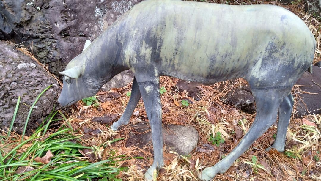 青銅の鹿　つがい　(雌)