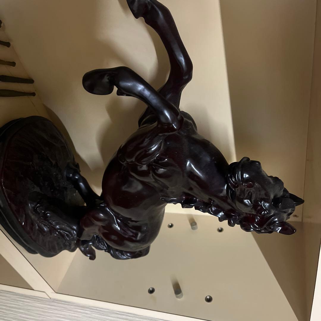 馬の彫刻 ダークブラウン 樹脂製