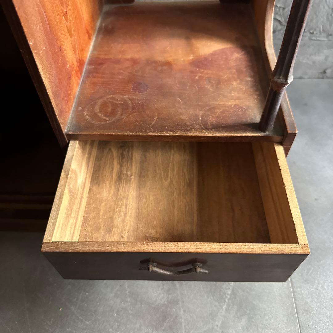 さらに！瞬間お値下げ❣️小さな茶箪笥　古ガラス入っています！ 食器棚などに可愛い