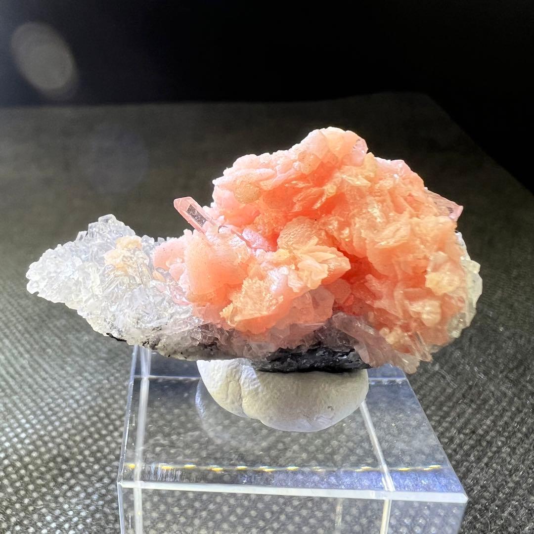 中国　広西チワン族自治区産　クォーツクラスター共生ロードクロサイト