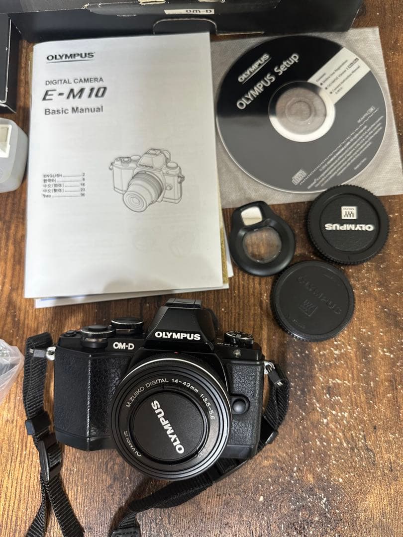 【美品】オリンパスOM-D E-M10 14-42mm EZ レンズキット海外版