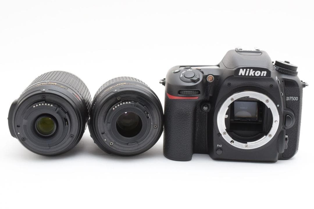 美品 D7500 ダブルレンズ　ニコン/箱付き/SD64GB/専用ガラスフィルム