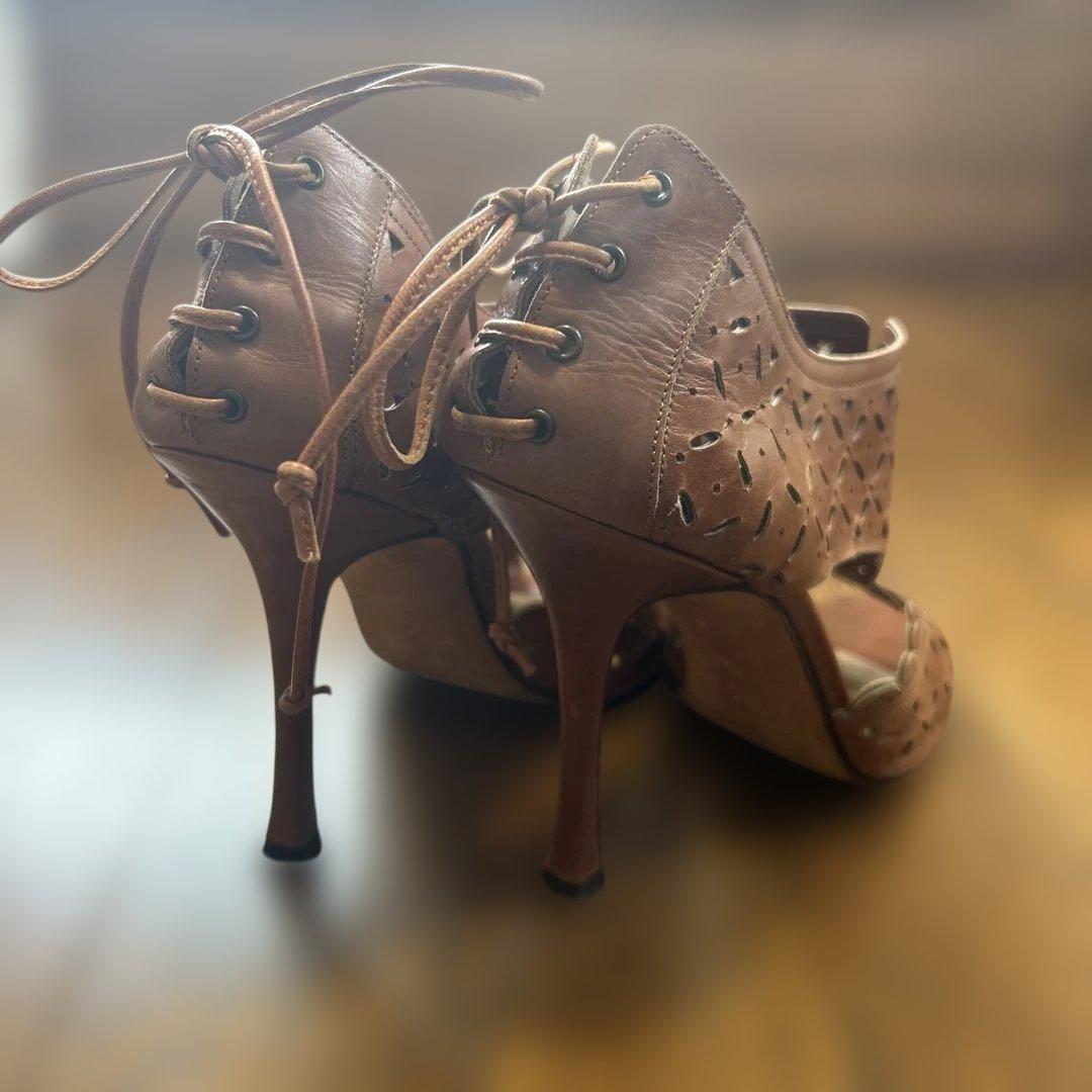 MANOLO BLAHNIK ブラウンカットアウトオープントゥサンダル