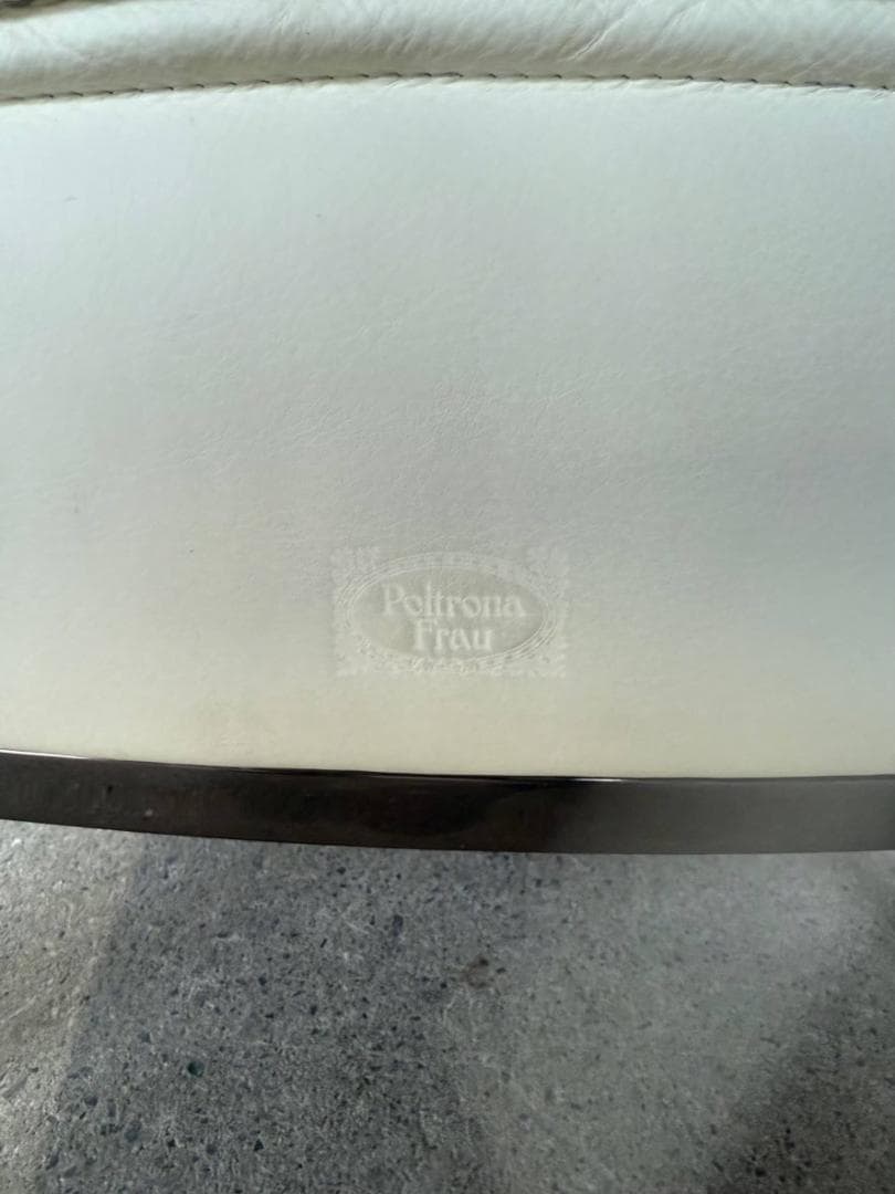 Poltrona Frau ARCHIBALD オットマン