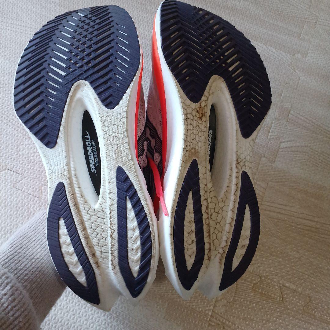 美品26.5サイズSaucony ランニングシューズ ホワイト/オレンジ/ピンク