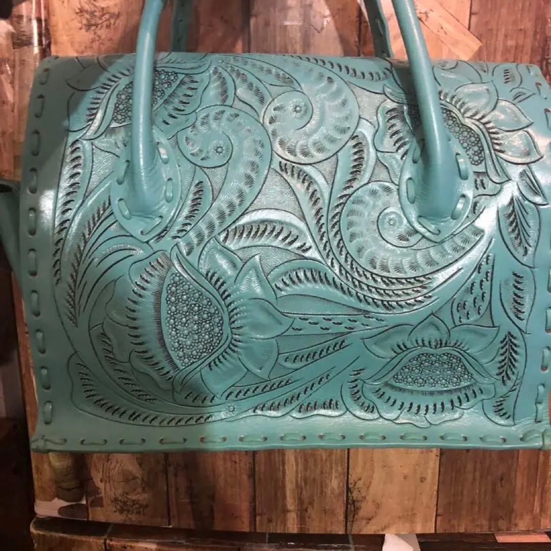 レア美品❣️カービングトライブス　Mサイズ