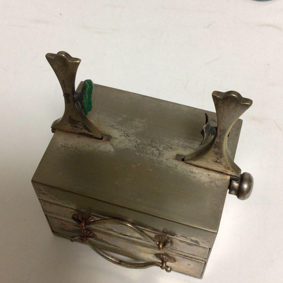 ボンボニエール　お菓子入れ　レトロ　ビンテージ　金属製バニティボックス 置物