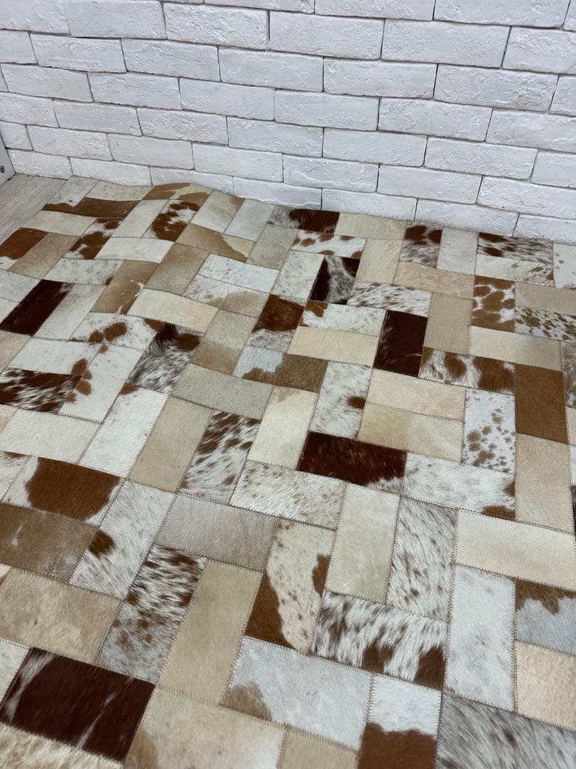 【東京都内23区配送無料】定価8万円　牛革　ラグ　カーペット　パッチワーク　絨毯