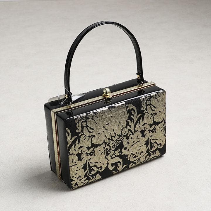 【新品】草履バッグセット　黒地にモダン柄 (ゴールド) 03079