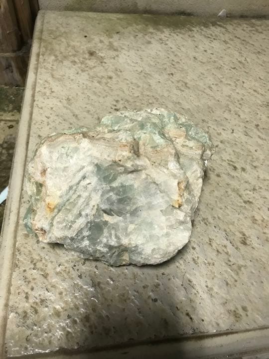 石　翡翠かな？