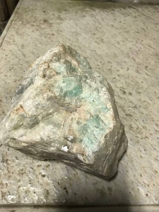 石　翡翠かな？