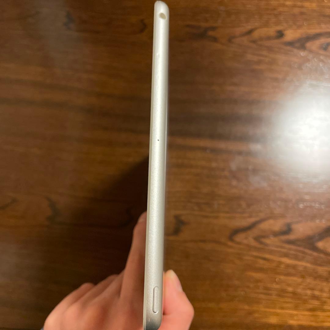 Apple iPad 6 シルバー　32GB Wi-Fiモデル 初期化済み