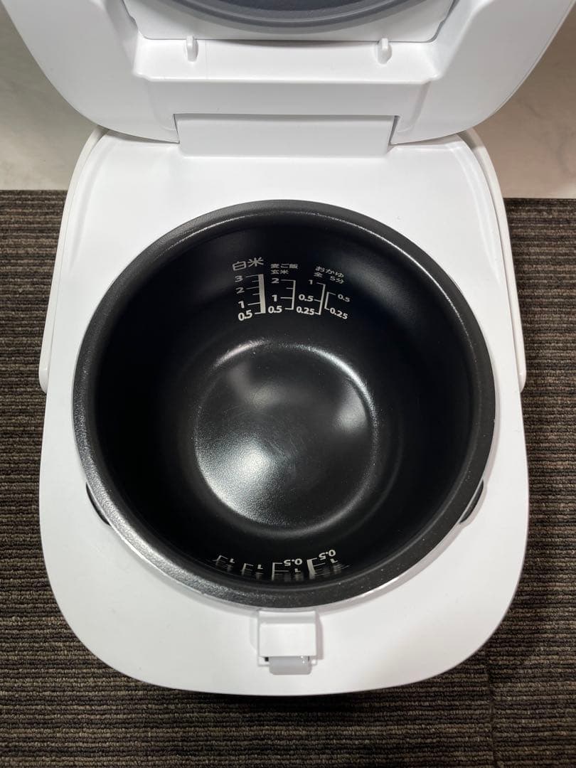 975 東芝 3合炊き IHジャー炊飯器 ホワイト 備長炭ダイヤモンド釜 高年式