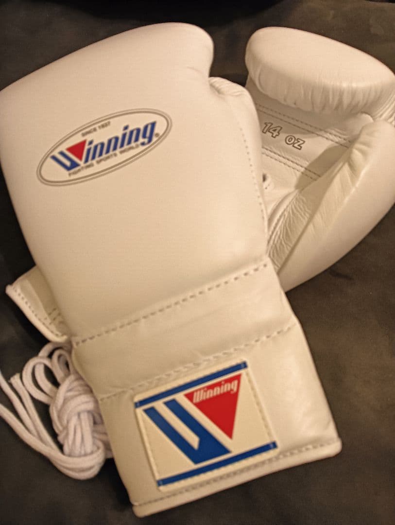 正規品　ウイニング　Winning ボクシンググローブ 14 oz 箱付き