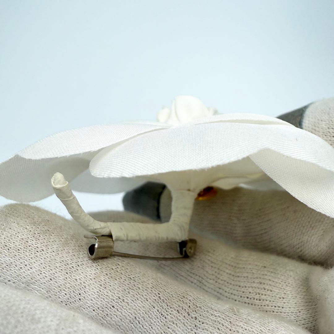 真贋済/美品✨シャネル コサージュ ブローチ カメリア ホワイト 箱付き