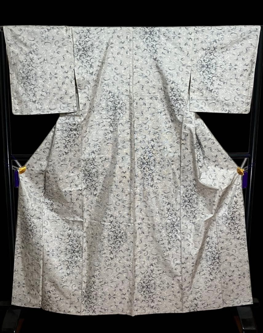 白大島 本場大島紬 経緯絣 単衣 小紋 唐草 居敷当て 美品 イ6628