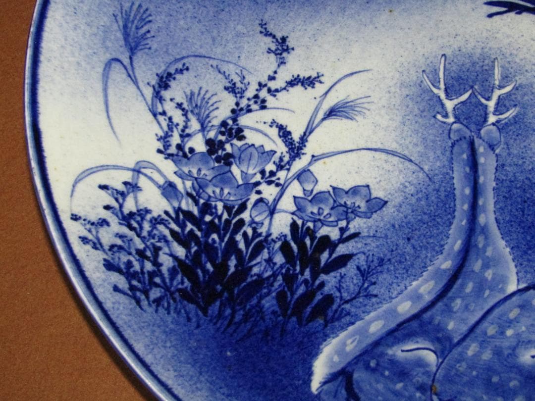 珍品！【染付吹き墨　月見の鹿図　一尺五寸皿】伊万里