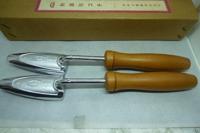 未使用に近い美品　タキイ和裁電化鏝　ランプ付　和裁こて　和裁コテ　　鏝２本付