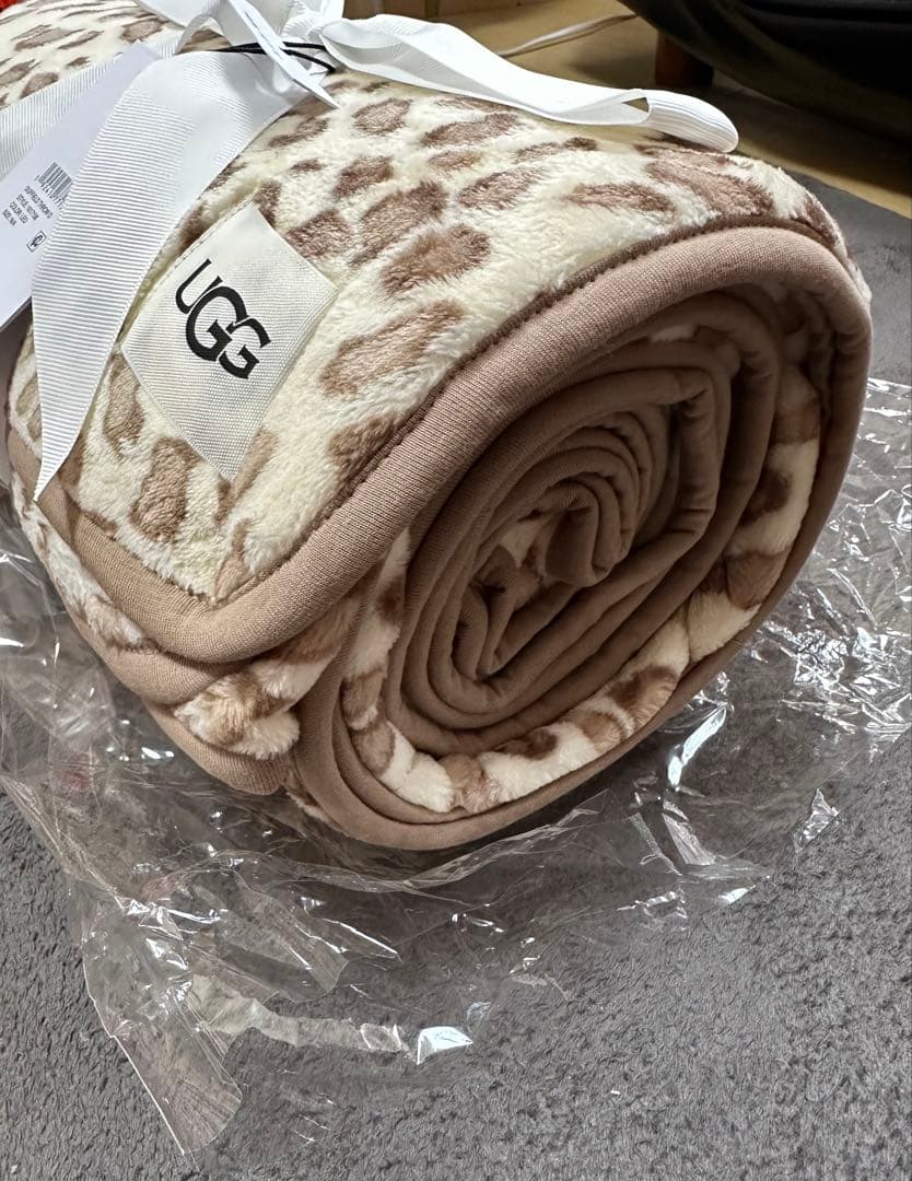 ☆新品・未使用☆UGG ヒョウ柄フリースブランケット
