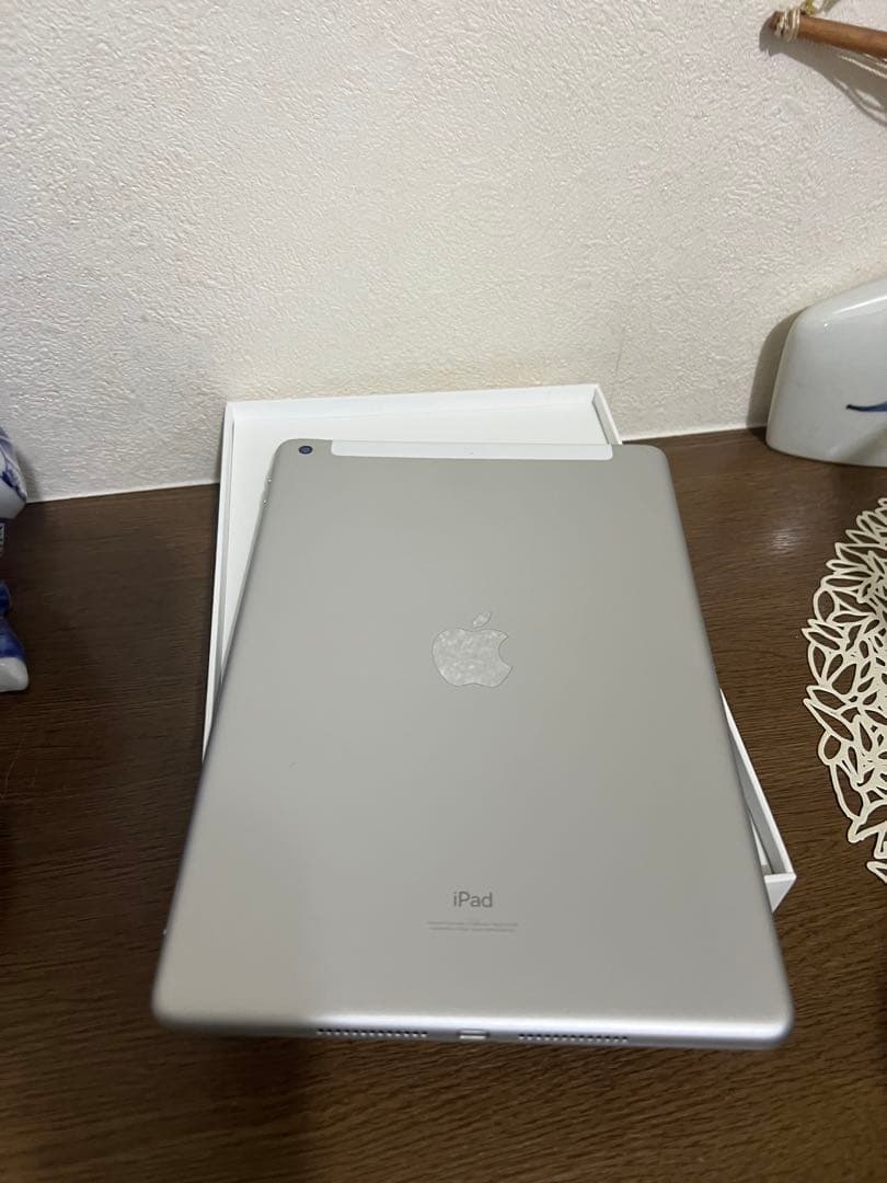 Apple iPad (第7世代)32GB シルバーwi-hi+Cellular