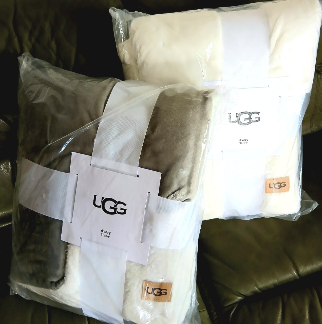 【新品未使用品】★UGG ★リバーシブル毛布★高級ブランケット★2色あり