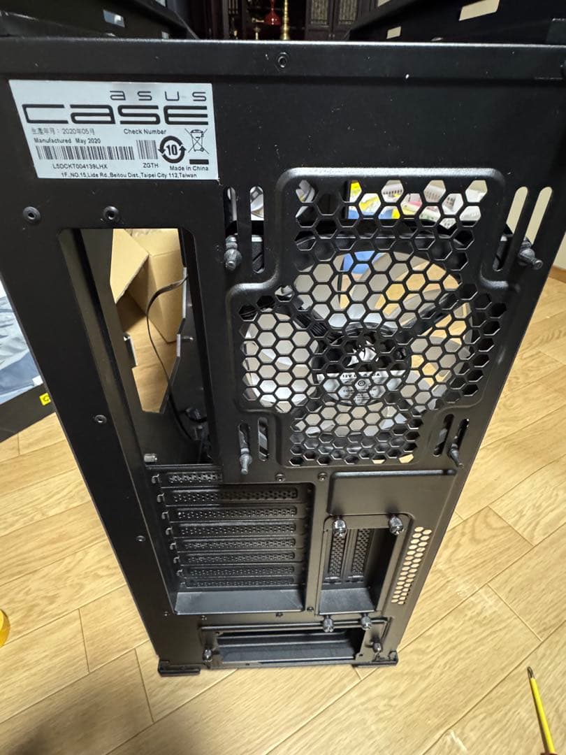 ROG HELIOS＋Corsair QL140×3 LL140×1