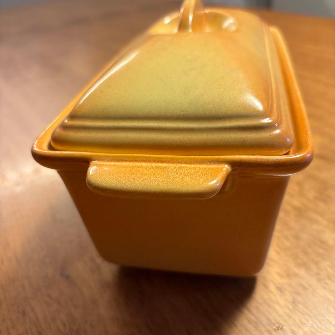 オレンジ色 蓋付き陶器容器 中型