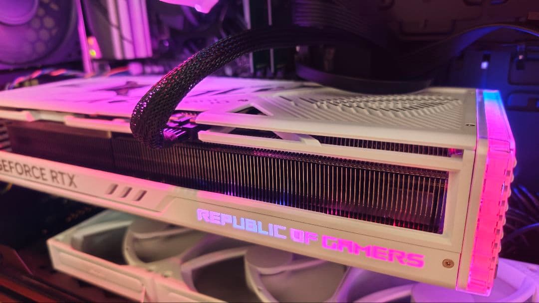 ROG STRIX GAMING RTX 4090 OC white白