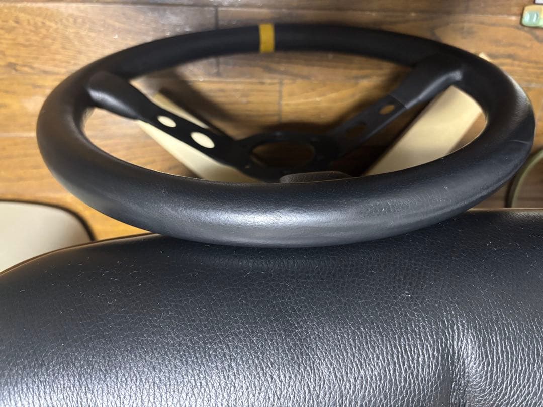 momo ステアリングホイール 350mm 黒