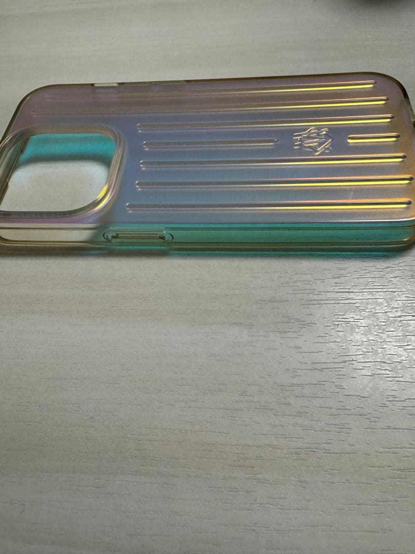 ⭐︎RIMOWA リモワ　イリディセント　iPhone15Pro用ケース　オーロラ
