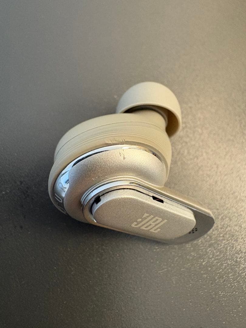 JBL TOUR PRO 2 シャンパンゴールド （ケース付き）