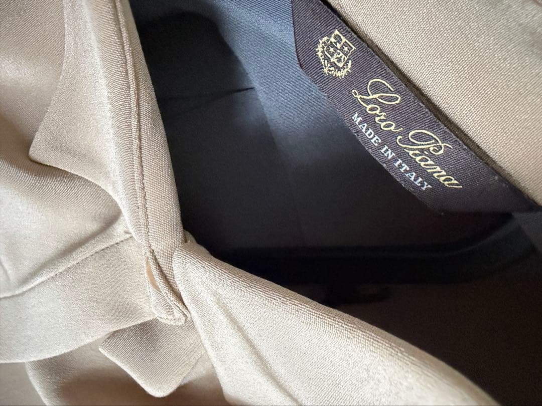 ロロピアーナ ベージュとグレーの長袖シャツ