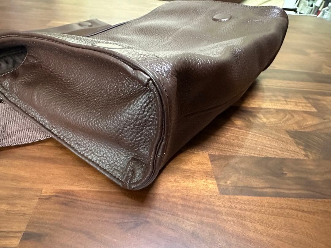 美品　イアパピヨネ　本革　ワイドテープショルダーバッグ/ボディバッグ　ブラウン