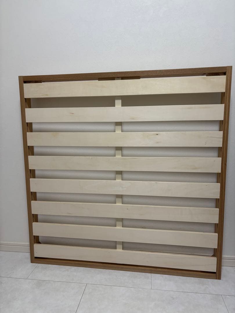 美品！15分で組み立てられるタモ材のコンセント付きすのこベッド　ベルメゾン