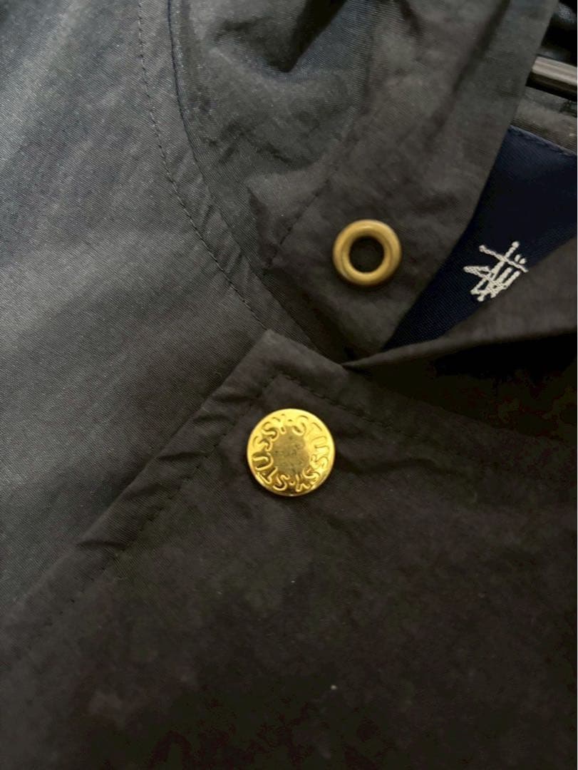STUSSYステューシー　ブラックナイロンジャケット フード付き